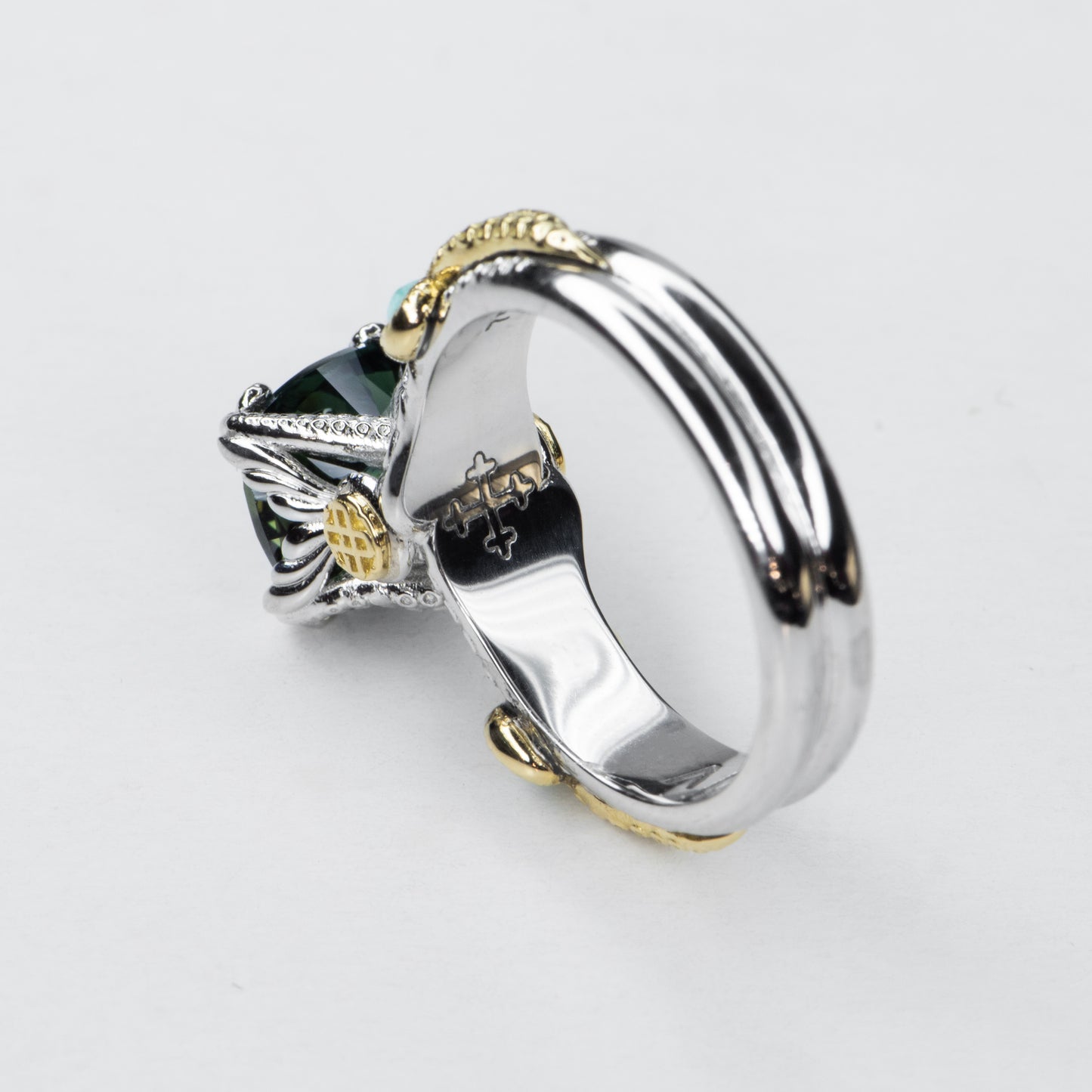 2.5ct Green Sapphire - MEANDER