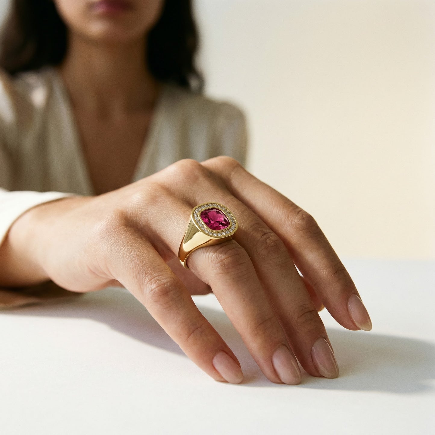 CUSHION HALO BEZEL SIGNET