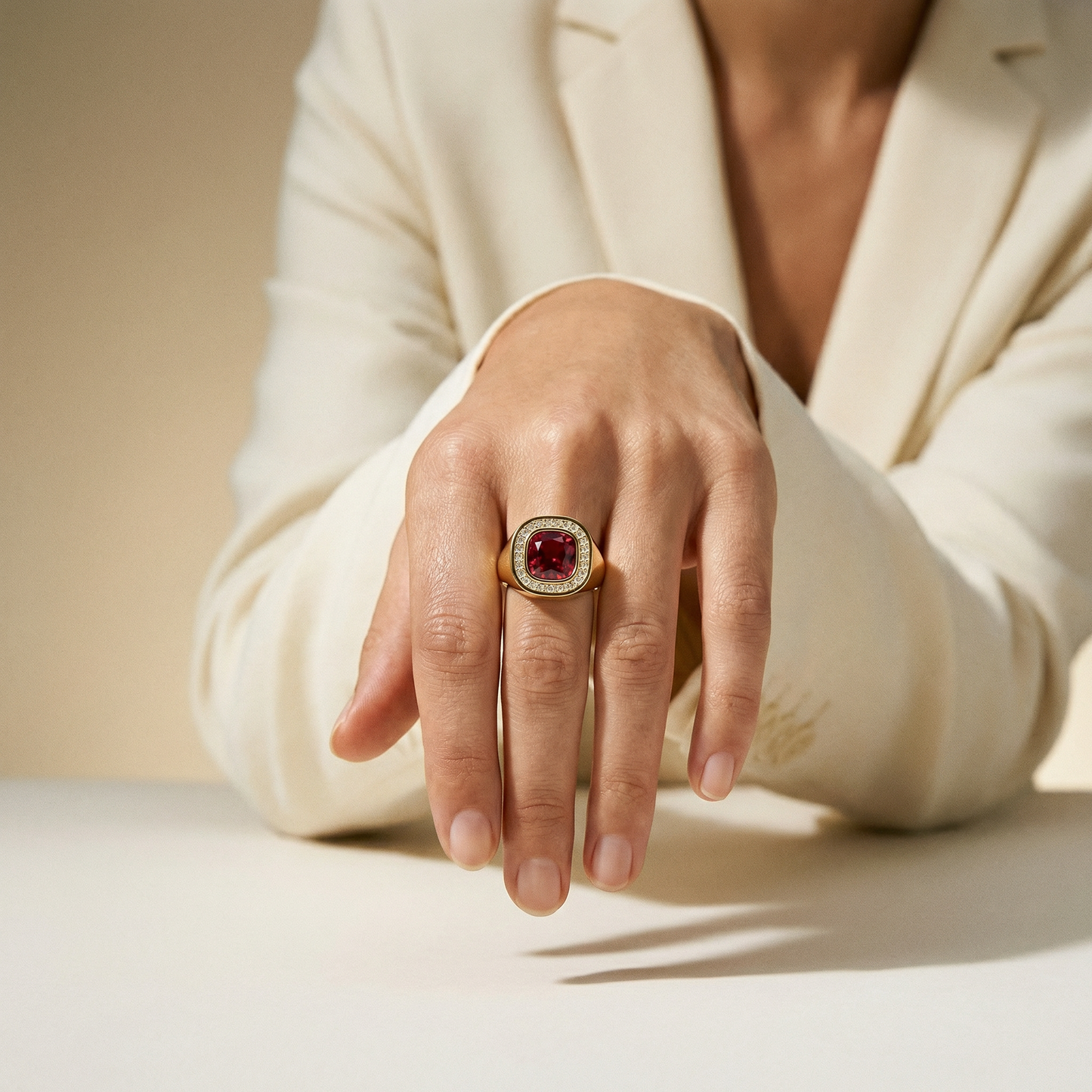 CUSHION HALO BEZEL SIGNET
