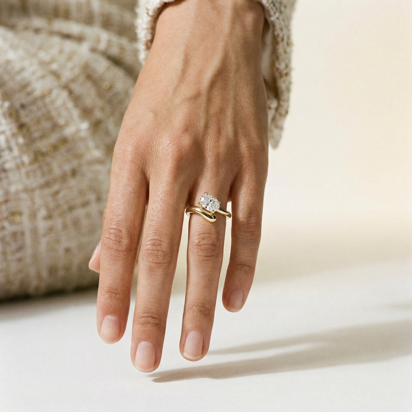 OVAL SOLITAIRE ASYMMETRICAL