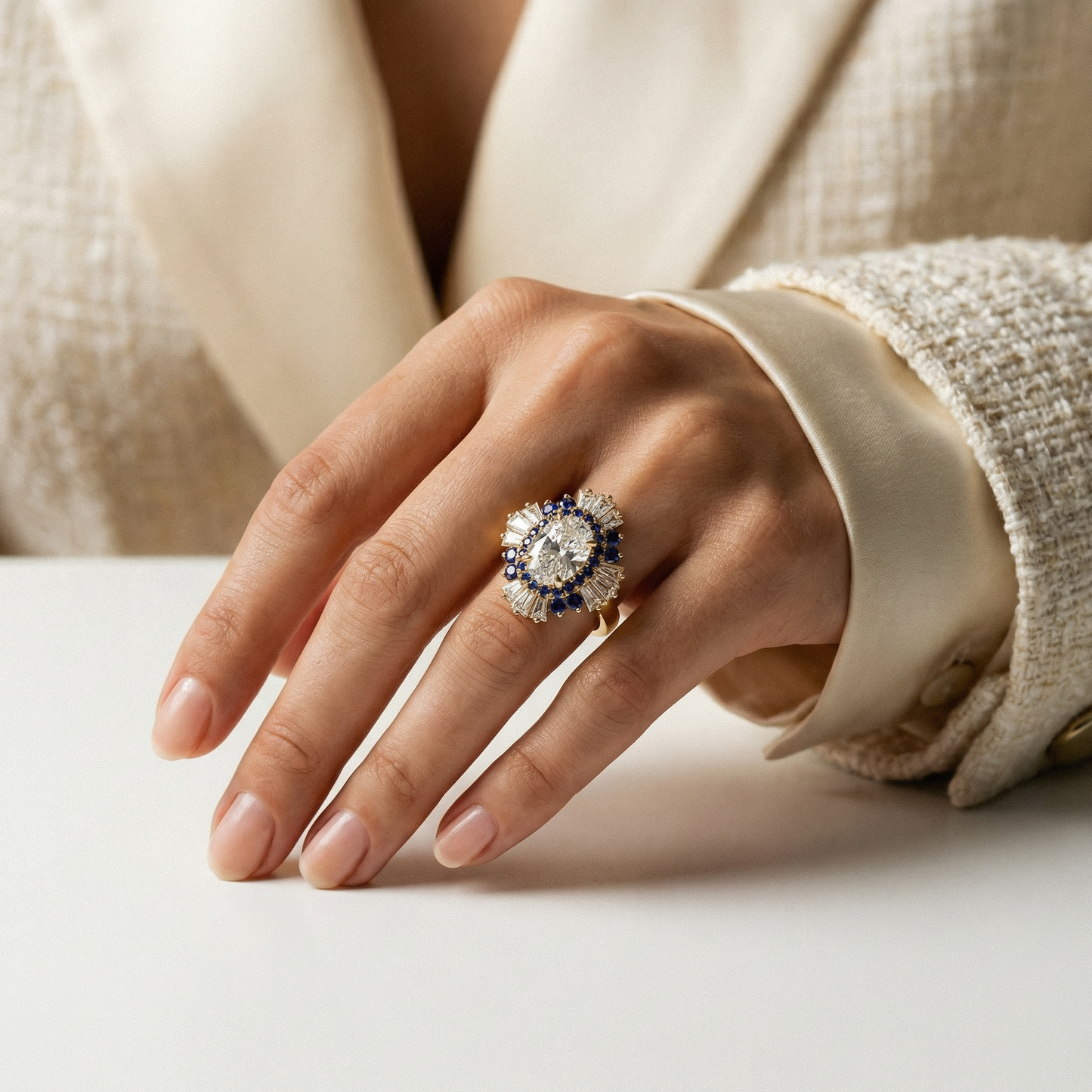 4 CLAW OVAL GRADUATING BAGUETTE HALO