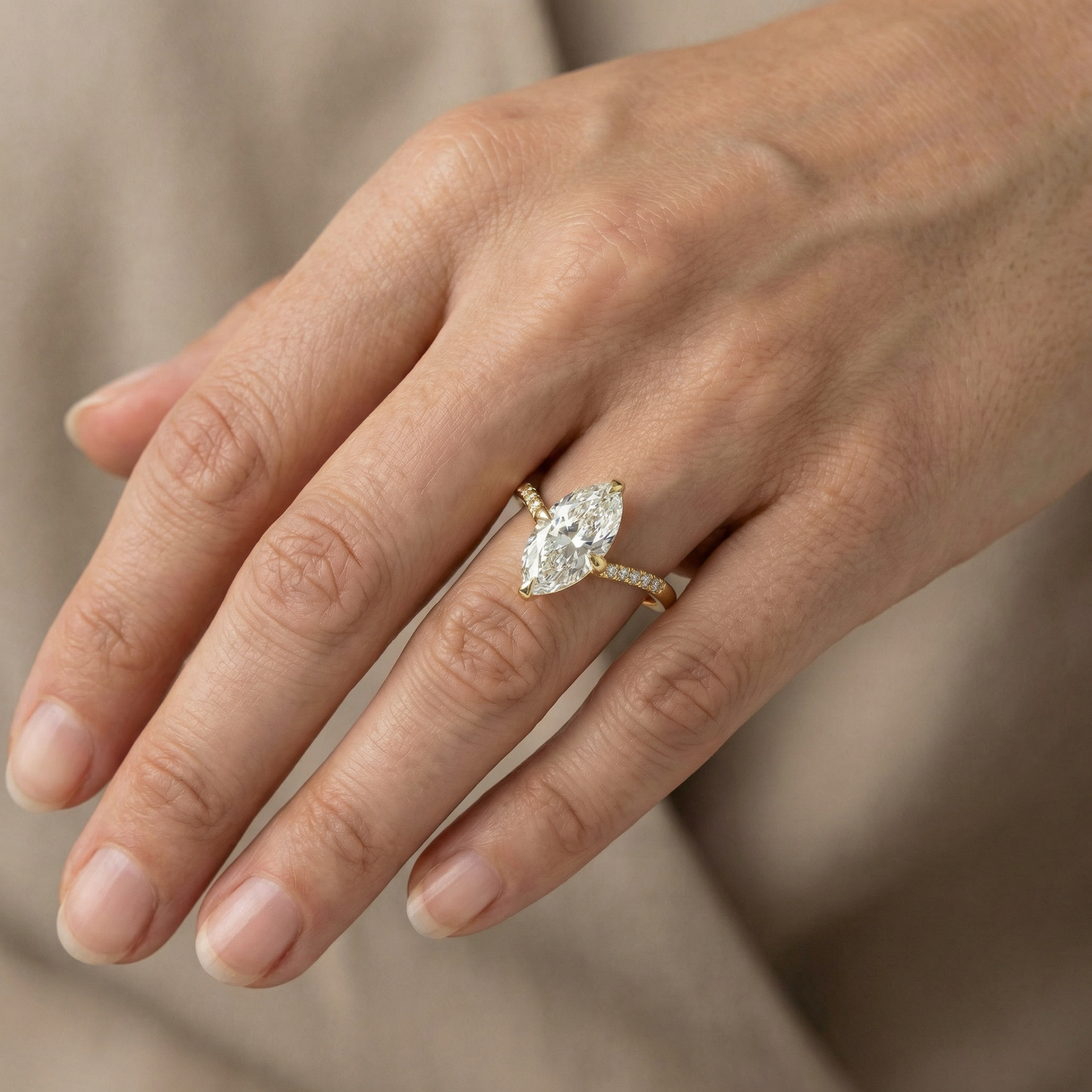 MARQUISE SOLITAIRE V PAVE BAND