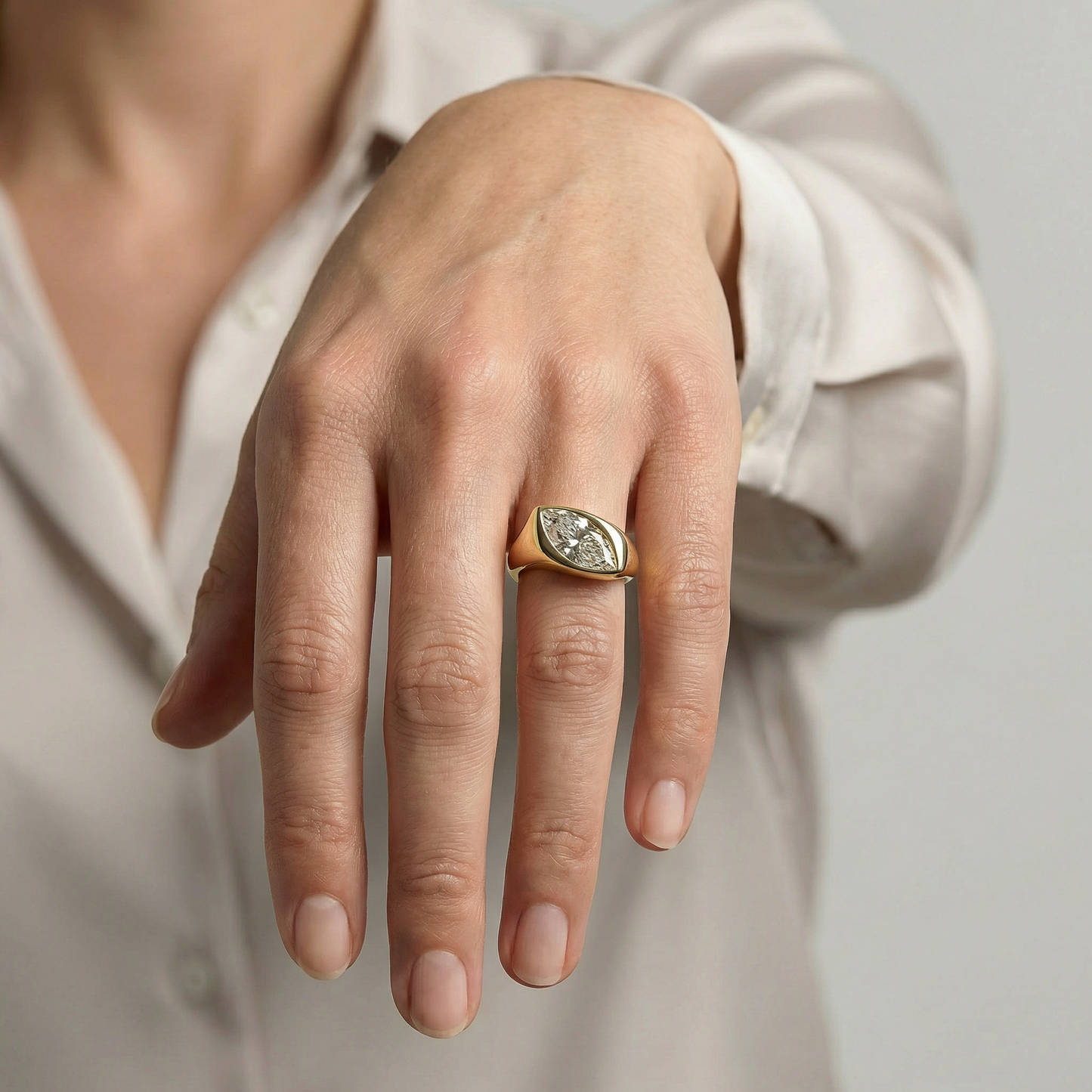 MARQUISE BEZEL SIGNET